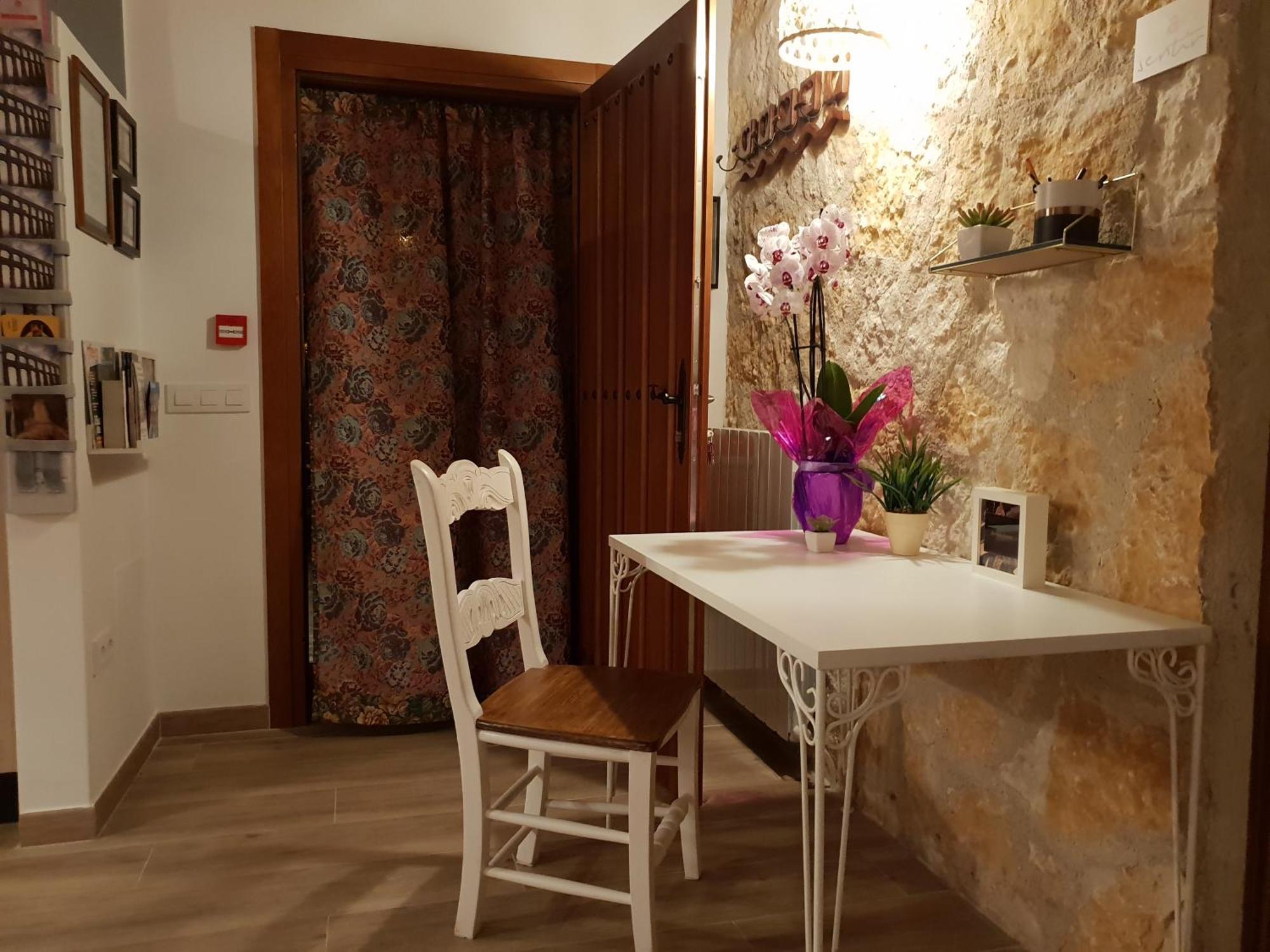 A 20 Min De Madrid En Ave Premium Con Chimenea, Wifi, Jardin Privado, Smart Tv 55p, Bano Dentro De Cada Y Aparcamiento En La Puerta Apartamento *