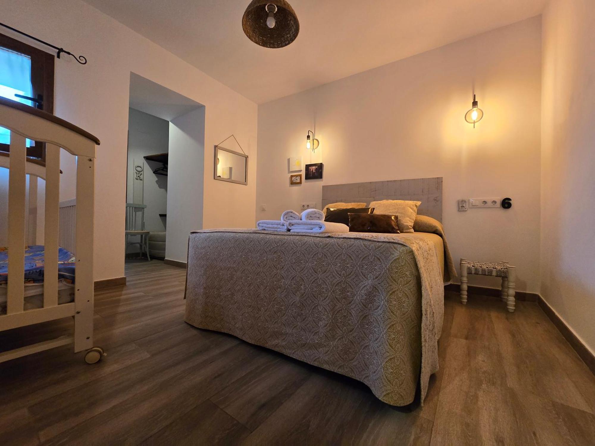 A 20 Min De Madrid En Ave Premium Con Chimenea, Wifi, Jardin Privado, Smart Tv 55p, Bano Dentro De Cada Y Aparcamiento En La Puerta