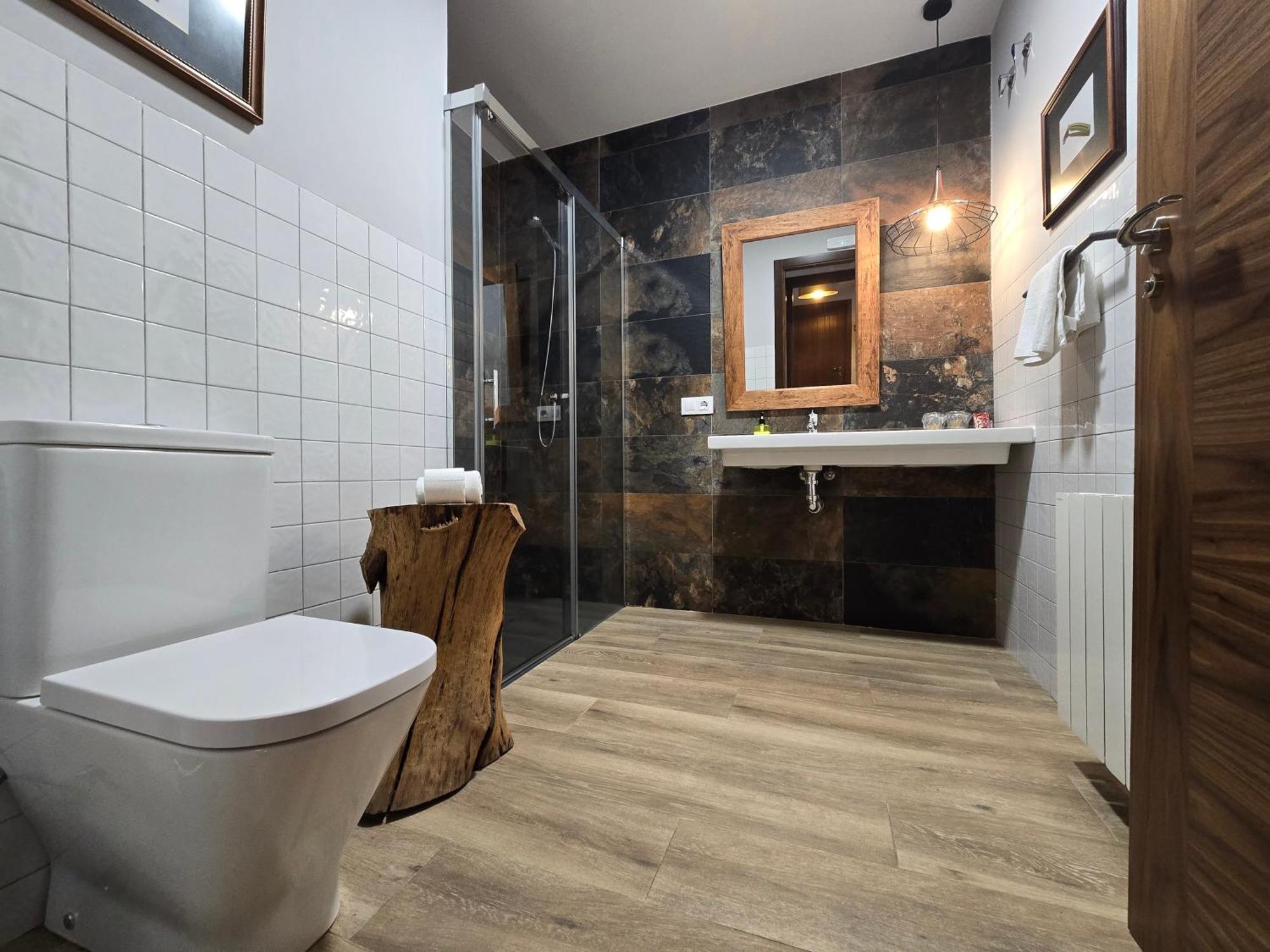 A 20 Min De Madrid En Ave Premium Con Chimenea, Wifi, Jardin Privado, Smart Tv 55p, Bano Dentro De Cada Y Aparcamiento En La Puerta Apartamento *