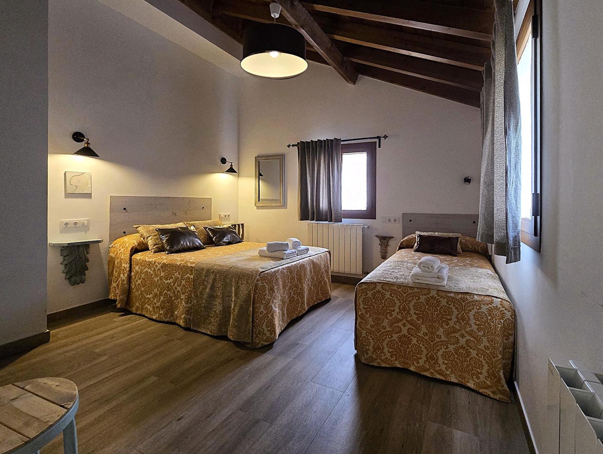 A 20 Min De Madrid En Ave Premium Con Chimenea, Wifi, Jardin Privado, Smart Tv 55p, Bano Dentro De Cada Y Aparcamiento En La Puerta Segovia